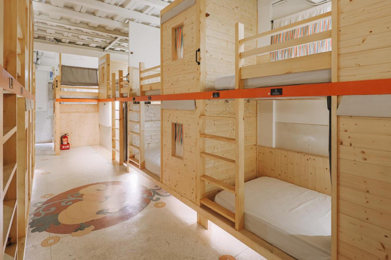 阿信輕旅 Appartement Tainan Buitenkant foto